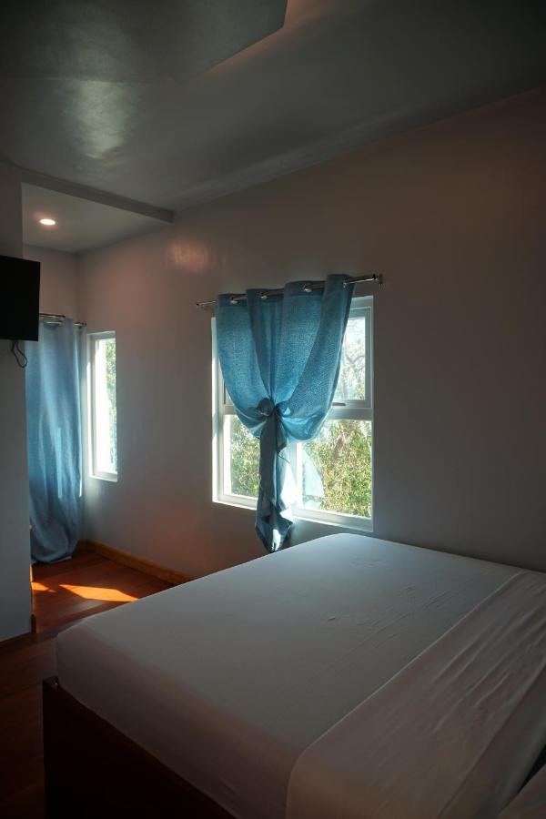 L Cafe Restobar & Lyn'S Guest House San Juan  Luaran gambar