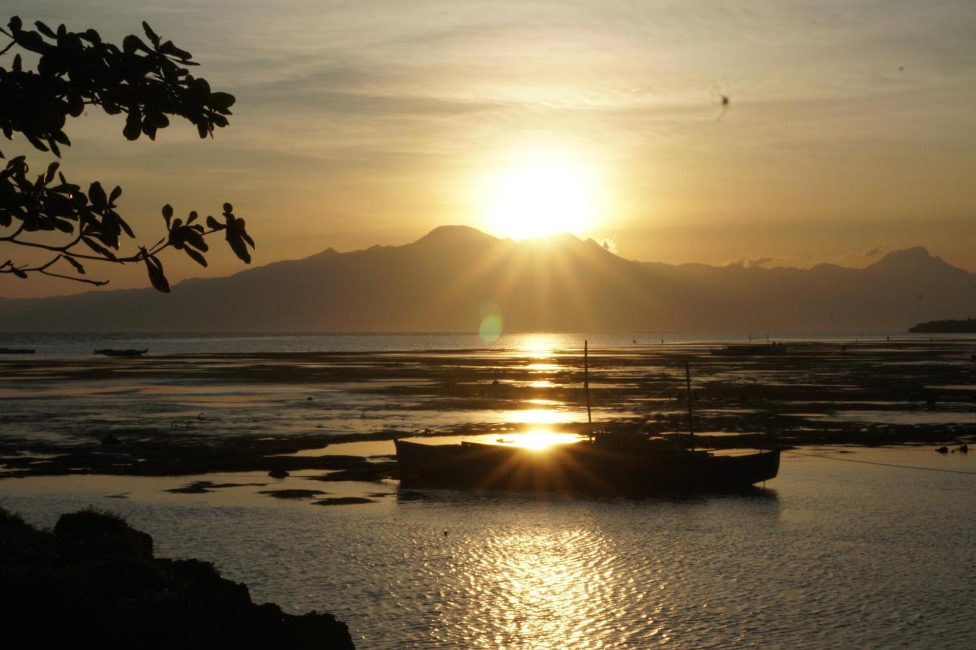L Cafe Restobar & Lyn'S Guest House San Juan  Luaran gambar